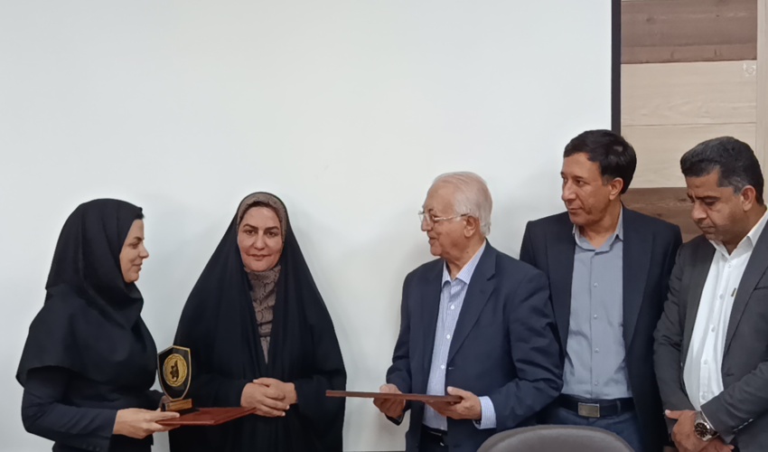 نشست نخبگان شهرستان جیرفت؛ تأکید بر نقش‌آفرینی نخبگان در توسعه شهرستان و تجلیل از چهره فاخر علمی شهرستان جیرفت